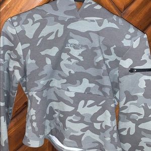 Cropped camo hoodie